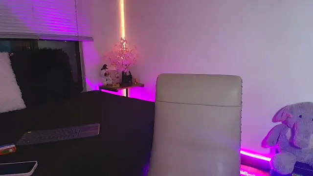 Snapshot of Sussyroxxx chatting on 06-19-26, 02:06 Sussyroxxx online show from 06-19-26, 02:06