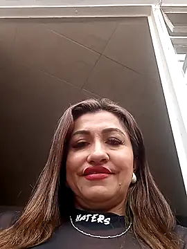 Snapshot of chloe__Jones_ chatting on 10-21-25, 07:02 chloe Jones online show from 10-21-25, 07:02