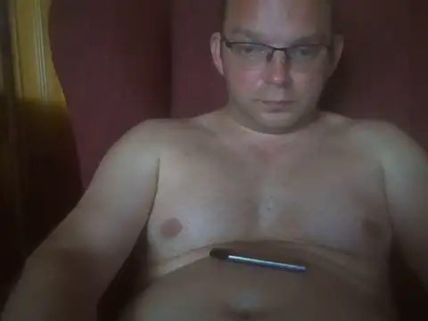 Snapshot of Rado2812 chatting on 06-13-26, 02:15 Rado2812 online show from 06-13-26, 02:15
