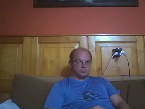 Snapshot of Rado2812 chatting on 10-18-25, 04:09 Rado2812 online show from 10-18-25, 04:09