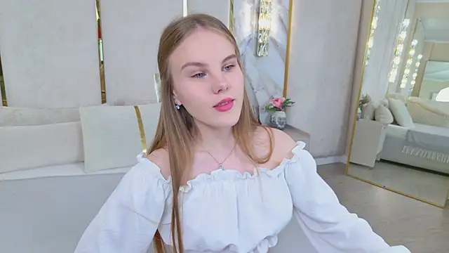 Lili Lohan online show from 05-13-26, 05:03