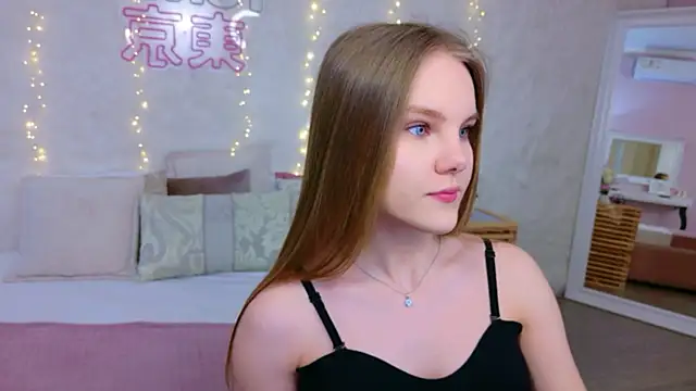 Lili Lohan online show from 04-19-26, 05:08