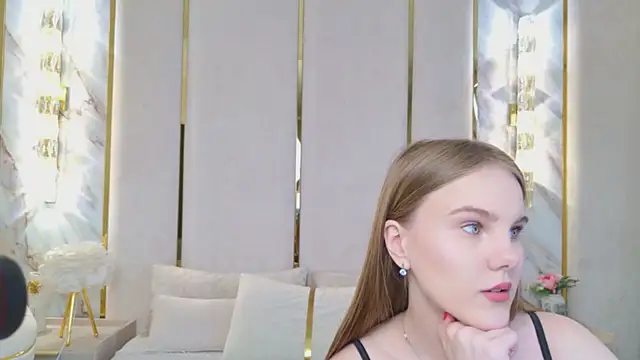 Lili Lohan online show from 05-19-26, 05:03