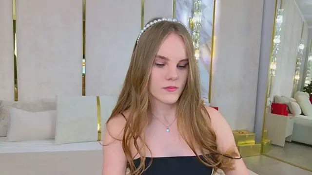 Lili Lohan online show from 12-19-25, 05:15