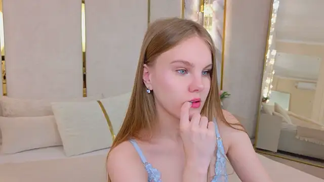 Lili Lohan online show from 06-14-26, 05:08