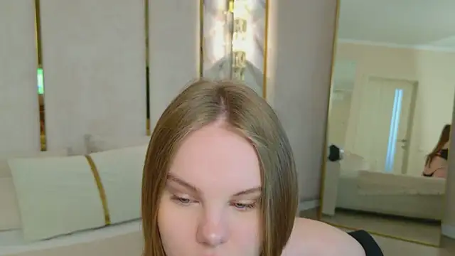 Lili Lohan online show from 07-12-26, 05:08
