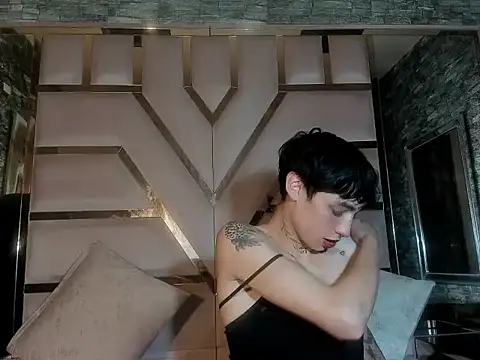 Snapshot of Mila_Leon chatting on 10-06-25, 04:13 Mila Leon online show from 10-06-25, 04:13