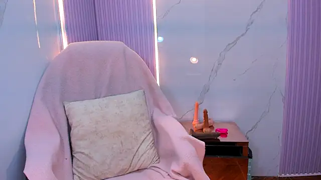 Mila Leon online show from 06-03-26, 04:35