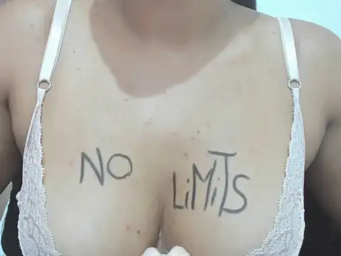 Snapshot of Valentinahot7 chatting on 10-22-25, 03:11 Valentinahot7 online show from 10-22-25, 03:11