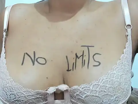 Snapshot of Valentinahot7 chatting on 10-15-25, 03:20 Valentinahot7 online show from 10-15-25, 03:20