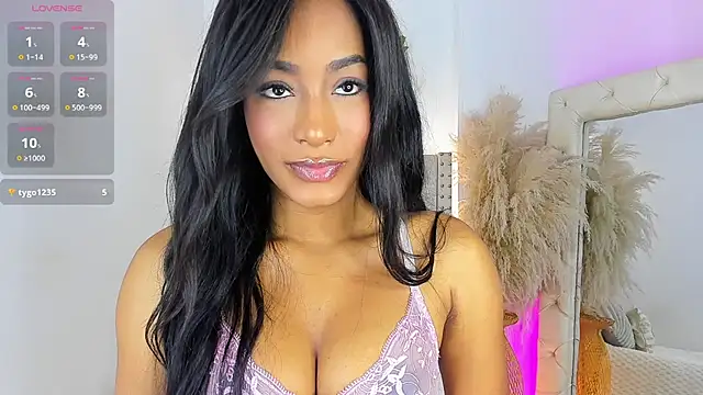 Snapshot of mia_juicy_ chatting on 09-30-25, 09:21 mia juicy online show from 09-30-25, 09:21