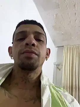 Snapshot of Valentino-elTuyo chatting on 06-03-26, 09:10 Valentino-elTuyo online show from 06-03-26, 09:10