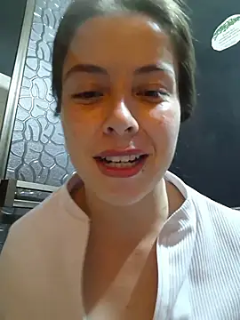 Snapshot of EmmaValencia_ chatting on 06-25-26, 09:53 EmmaValencia online show from 06-25-26, 09:53