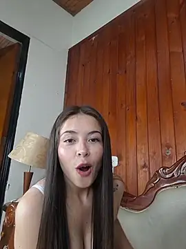 EmmaValencia  online show from 04-18-26, 07:00