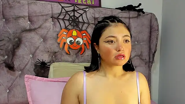 Snapshot of Wandaa- chatting on 10-15-25, 04:33 Wandaa- online show from 10-15-25, 04:33