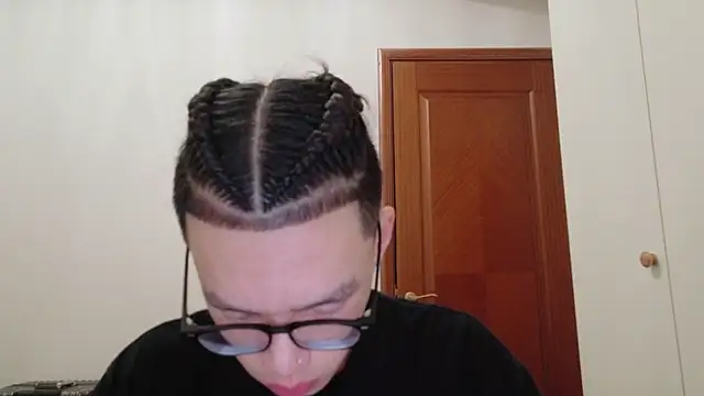 Snapshot of hangzi-0011 chatting on 10-08-25, 11:12 hangzi-0011 online show from 10-08-25, 11:12