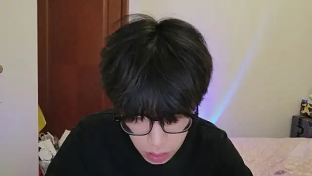 Snapshot of hangzi-0011 chatting on 02-08-26, 06:33 hangzi-0011 online show from 02-08-26, 06:33