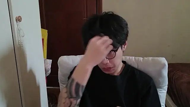 Snapshot of hangzi-0011 chatting on 03-03-26, 08:54 hangzi-0011 online show from 03-03-26, 08:54