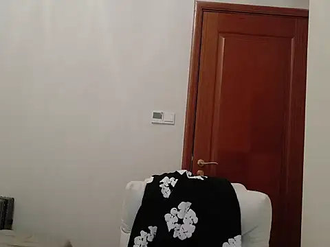 Snapshot of hangzi-0011 chatting on 10-03-25, 10:06 hangzi-0011 online show from 10-03-25, 10:06