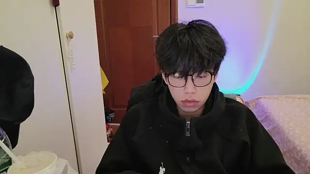 Snapshot of hangzi-0011 chatting on 02-09-26, 07:17 hangzi-0011 online show from 02-09-26, 07:17