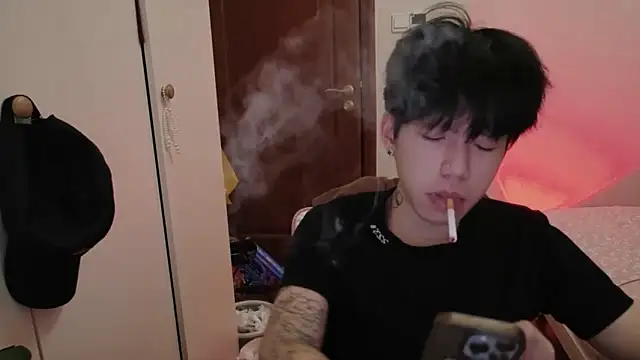 Snapshot of hangzi-0011 chatting on 02-10-26, 10:58 hangzi-0011 online show from 02-10-26, 10:58