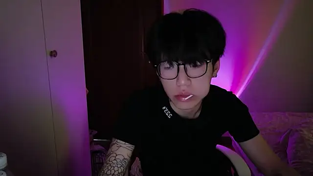 Snapshot of hangzi-0011 chatting on 02-04-26, 07:14 hangzi-0011 online show from 02-04-26, 07:14