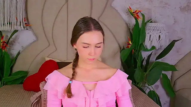 OliviaLay online show from 11-18-25, 05:27