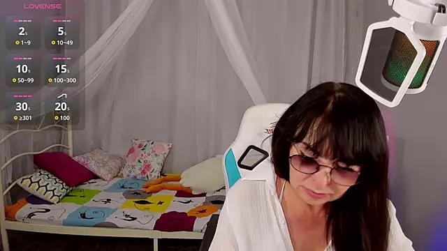 LindaRomero online show from 09-28-25, 03:30