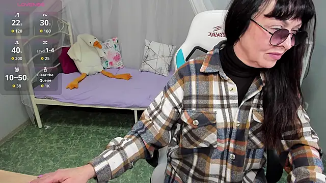 LindaRomero online show from 11-16-25, 09:36