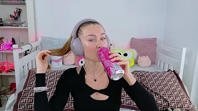 MysticRoxanne online show from 11-20-25, 08:26