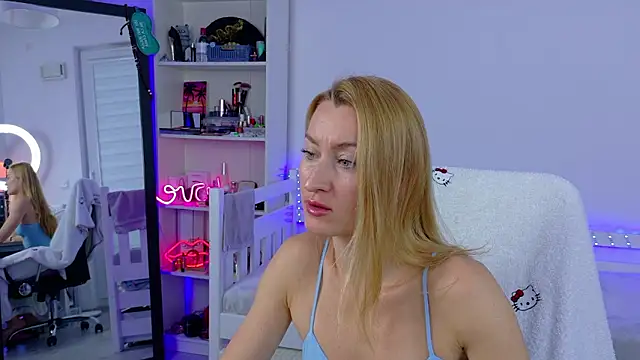 MysticRoxanne online show from 01-08-26, 02:01