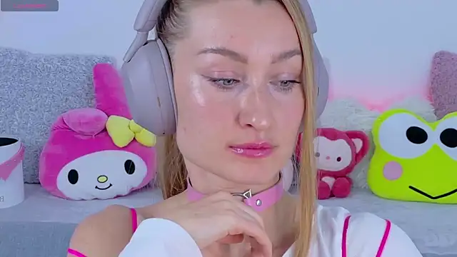 Snapshot of MysticRoxanne chatting on 11-17-25, 08:29 MysticRoxanne online show from 11-17-25, 08:29