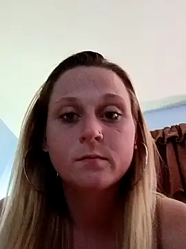 Snapshot of Queen2454 chatting on 04-24-26, 10:17 Queen2454 online show from 04-24-26, 10:17