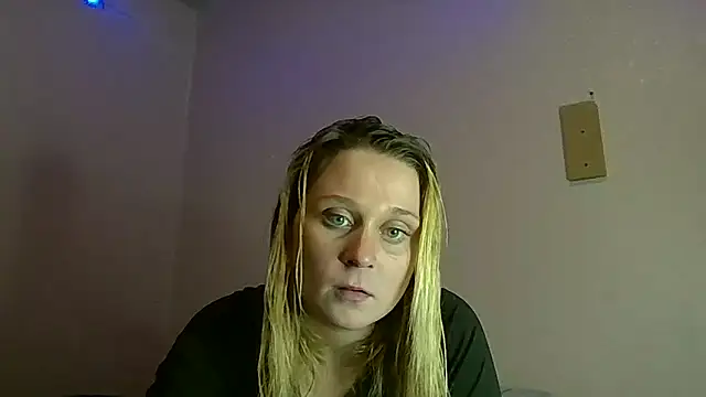 Snapshot of Queen2454 chatting on 10-08-25, 11:49 Queen2454 online show from 10-08-25, 11:49