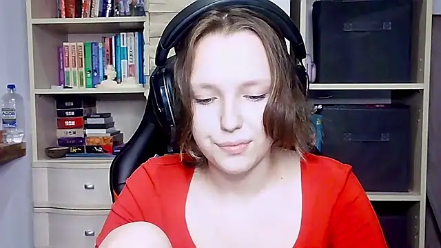 Snapshot of Diana-back chatting on 10-18-25, 01:57 Diana-back online show from 10-18-25, 01:57