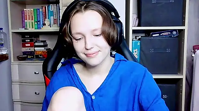 Snapshot of Diana-back chatting on 10-12-25, 07:43 Diana-back online show from 10-12-25, 07:43