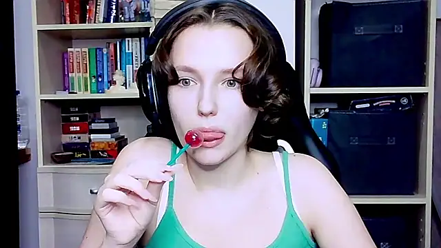 Snapshot of Diana-back chatting on 10-10-25, 04:08 Diana-back online show from 10-10-25, 04:08