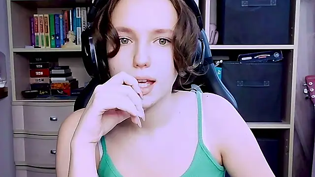Snapshot of Diana-back chatting on 10-11-25, 07:53 Diana-back online show from 10-11-25, 07:53