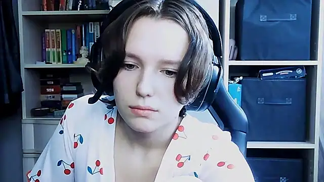 Snapshot of Diana-back chatting on 10-07-25, 06:58 Diana-back online show from 10-07-25, 06:58