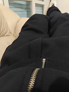 thonyx93 online show from 04-10-26, 09:00