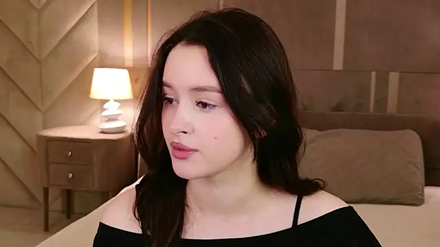 Snapshot of EvaSwen chatting on 06-15-26, 10:59 EvaSwen online show from 06-15-26, 10:59