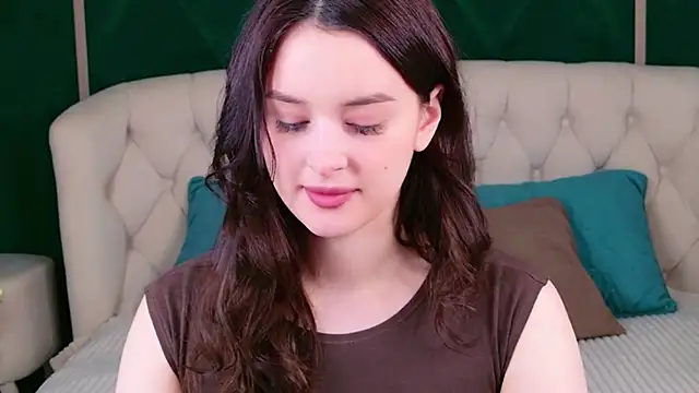 Snapshot of EvaSwen chatting on 06-18-26, 06:34 EvaSwen online show from 06-18-26, 06:34