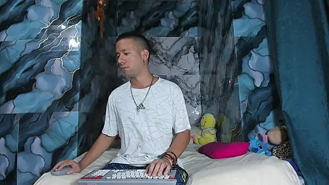 Snapshot of celesteyorucso1 chatting on 10-18-25, 11:29 celesteyorucso1 online show from 10-18-25, 11:29