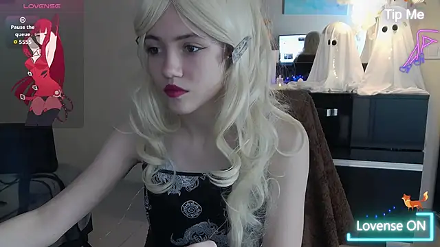 Snapshot of MissKotomiss chatting on 10-24-25, 07:46 MissKotomiss online show from 10-24-25, 07:46
