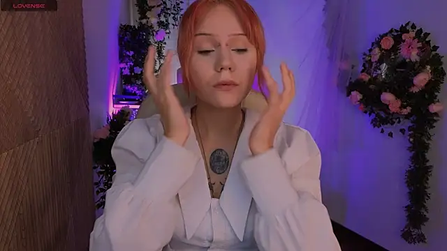 Snapshot of kitten_murray_ chatting on 10-13-25, 05:53 kitten murray  online show from 10-13-25, 05:53