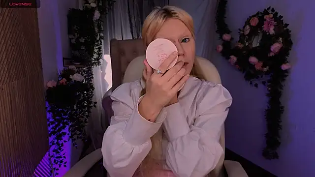 kitten murray  online show from 11-15-25, 01:04