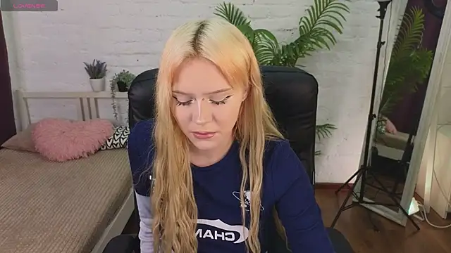 kitten murray  online show from 11-06-25, 06:06