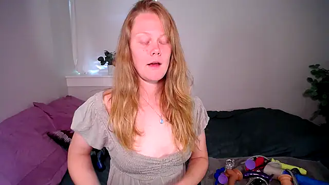 naughtyfox89 online show from 08-06-26, 10:38