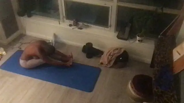 tia   fox online show from 10-29-25, 04:22