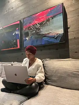 tia   fox online show from 11-08-25, 10:08